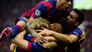  Selebrasi pemain Bercelona usai Neymar memastikan kemenangan Barca atas Juventus menjadi 3-1 di final Liga Champions 2014-2015 di Olympiastadion, Berlin, Minggu (7/6/2015). Barcelona keluar sebagai pemenang dengan skor 3-1. (AFP Photo/Patrik Stollarz)