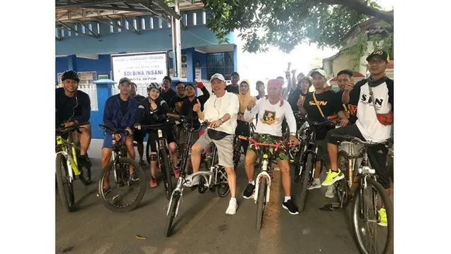 7 Gaya Ayu Ting Ting dengan Hobi Barunya Bersepeda, Makin Cantik dan Bugar