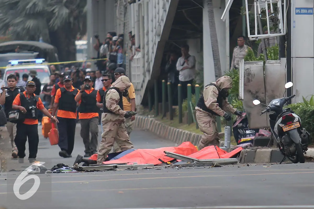 20160114-Evakuasi-Korban-Pengeboman-Sarinah-Jakarta-AY