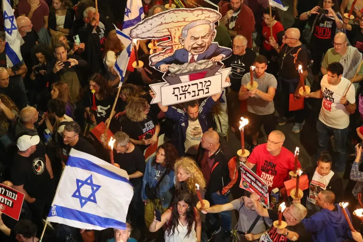 Puluhan ribu warga Israel berunjuk rasa di Tel Aviv menuntut kesepakatan pembebasan sandera di Gaza. (JACK GUEZ /AFP)