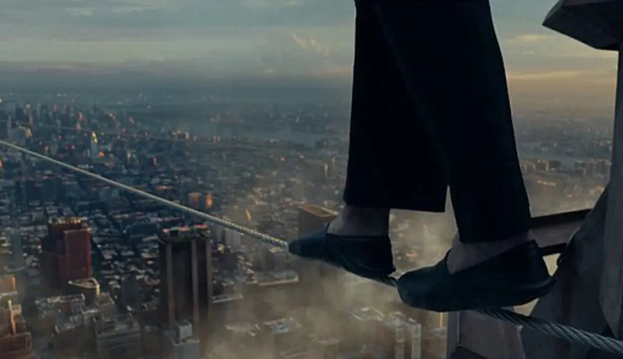 Sang aktor mengaku tidak pernah berada di ketinggian lebih dari 12 kaki. "Saat kau melihat kawat tinggi kau akan berpikir, 'Bagaimana ini bisa bekerja?'", ungkap Joseph Gordon Levitt. (via dalymail.co.uk)