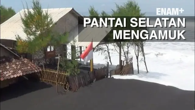 Pasca-badai ombak pantai selatan di Lumajang, Jawa Timur masih tinggi. Ketinggian ombak masih berkisar 5 meter