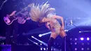 Jennifer Lopez saat tampil pada perhelatan Grammy Awards 2019 di Staples Center, Los Angeles, California, AS, Minggu (10/2). Penampilan energik J-Lo menuai tepuk tangan dari para penonton dan tamu undangan. (Photo by Matt Sayles/Invision/AP)