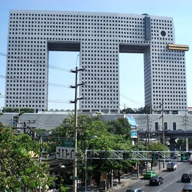 7 Arsitektur Bangunan Ini Nyeleneh, Ada Rumah Seperti Jamur