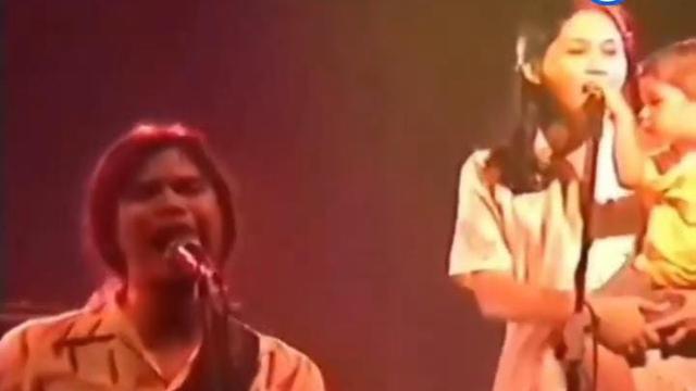 Potret Lawas Maia Estianty Jadi Backing Vocal Dewa 19, Manggung Sambil Gendong Al Ghazali Kecil (instagram/transformasi, youtube/uyung aria).