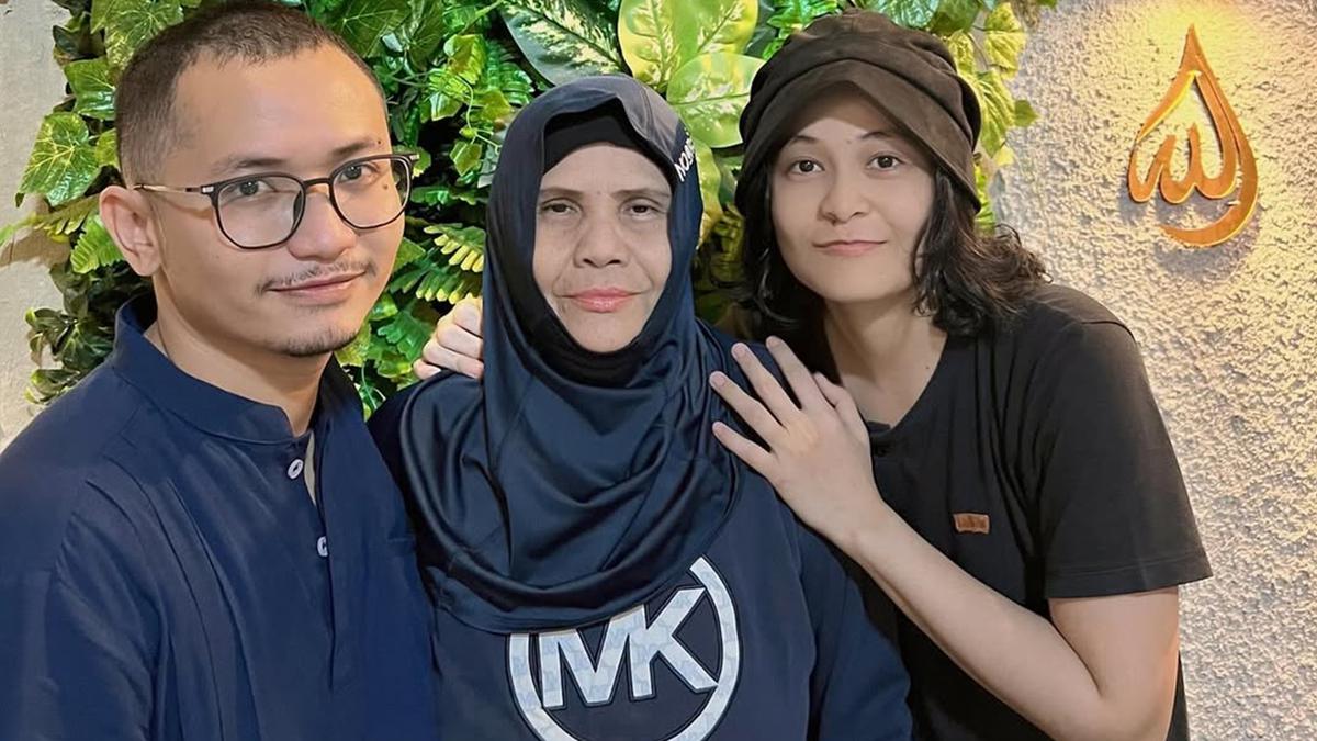 6 Potret Kenangan Mita The Virgin dan Ibunda Tercinta yang Telah Berpulang