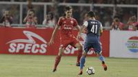 Bek Persija Jakarta, Rezaldi Hehanusa, saat pertandingan melawan Arema FC pada laga Liga 1 di SUGBK, Jakarta, Sabtu (31/3/2018). Persija menang 3-1 atas Arema FC. (Bola.com/M Iqbal Ichsan)