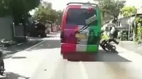 Polisi Ditabrak Minibus Saat Mau Diperiksa (IG Baliviral)