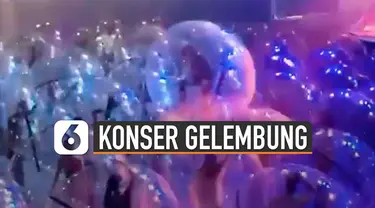 Beredar video konser musik menggunakan gelembung plastik viral di media sosial. Konser yang diadakan secara unik ini terjadi saat konser The Flaming Lips diadakan.