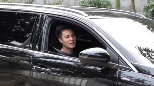 Akibat Keluyuran, Ini 6 Potret Paula Verhoeven Semprot Baim Wong Pakai Disinfektan