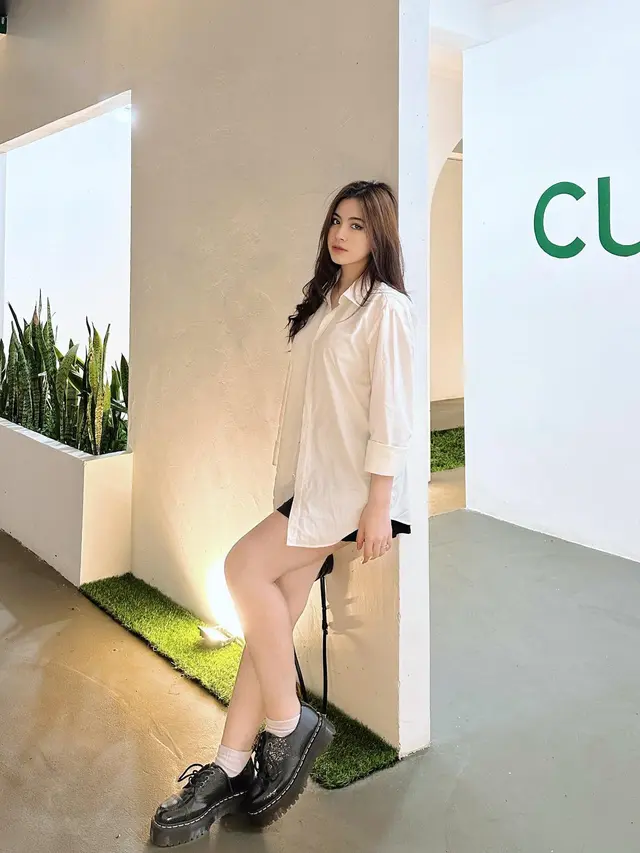 8 Potret Rinoa Aurora Senduk Tampil dengan Gaya Kasual Ini Curi Perhatian