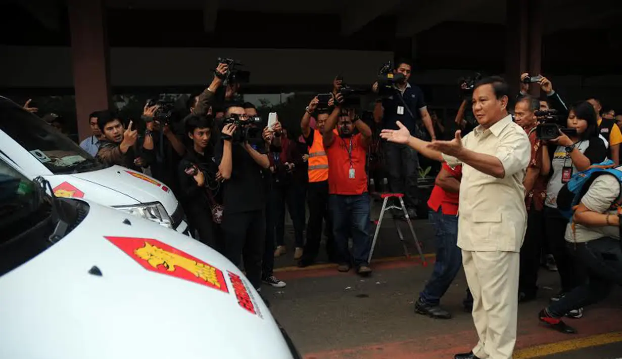 Ketua Dewan Pembina Partai Gerindra Prabowo Subianto secara resmi melepas para Relawan Kesehatan (Liputan6.com/Helmi Fithriansyah)