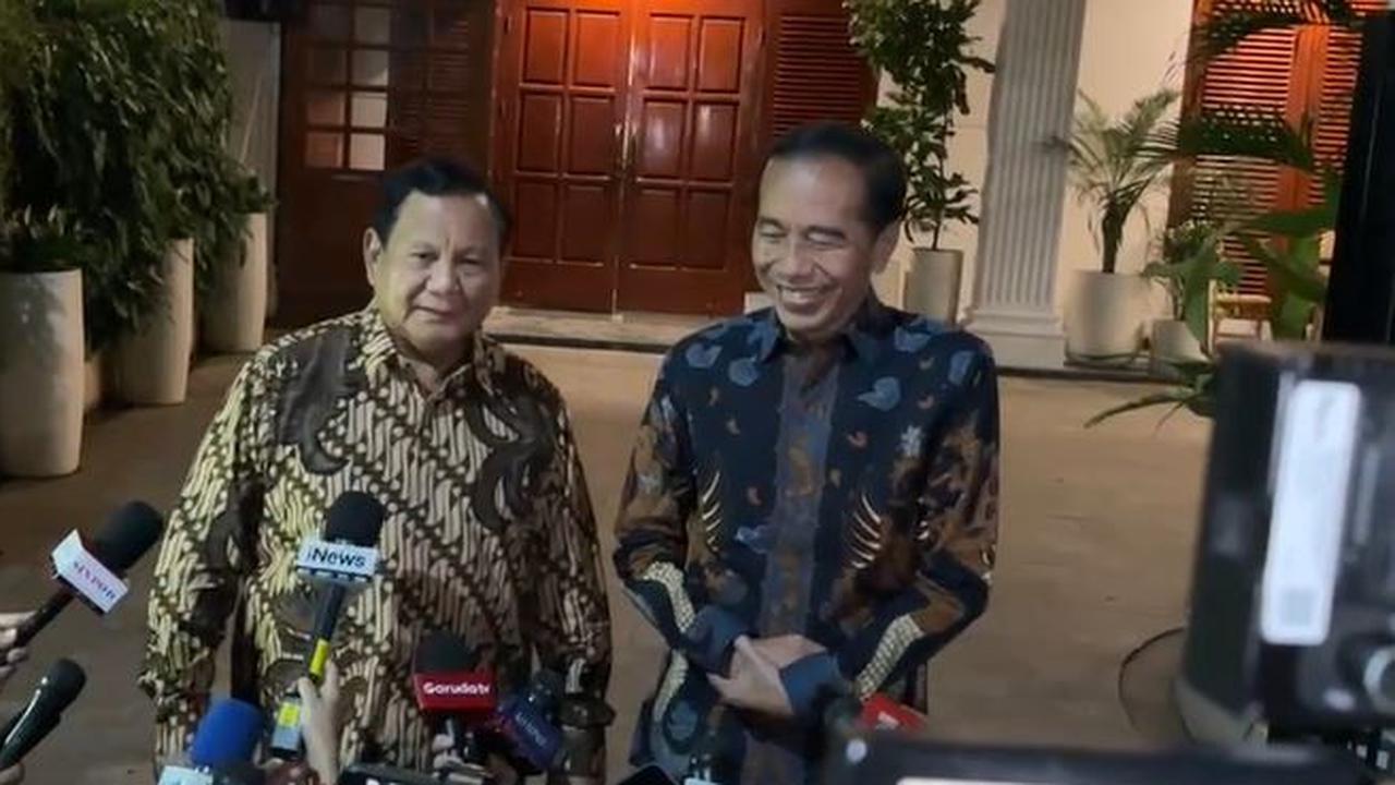 Presiden Ke-7 RI Joko Widodo atau Jokowi bertemu dengan Presiden Prabowo Subianto di kediaman Kertanegara, Jakarta Selatan.
