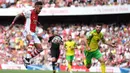 Pierre-Emerick Aubameyang menjadi penentu kemenangan Arsenal atas Norwich City. Dia mencetak gol pada menit ke-66 setelah memanfaatkan bola sodoran Nicolas Pepe.  (Foto: AFP/Daniel Leal-Olivas)