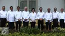 Menteri Kabinet Kerja yang baru foto bersama di halaman belakang Istana Merdeka, Jakarta, Rabu (27/7). Ada 9 nama baru yang masuk ke dalam Kabinet Kerja dan 4 menteri yang digeser posisinya. (Liputan6.com/Faizal Fanani)