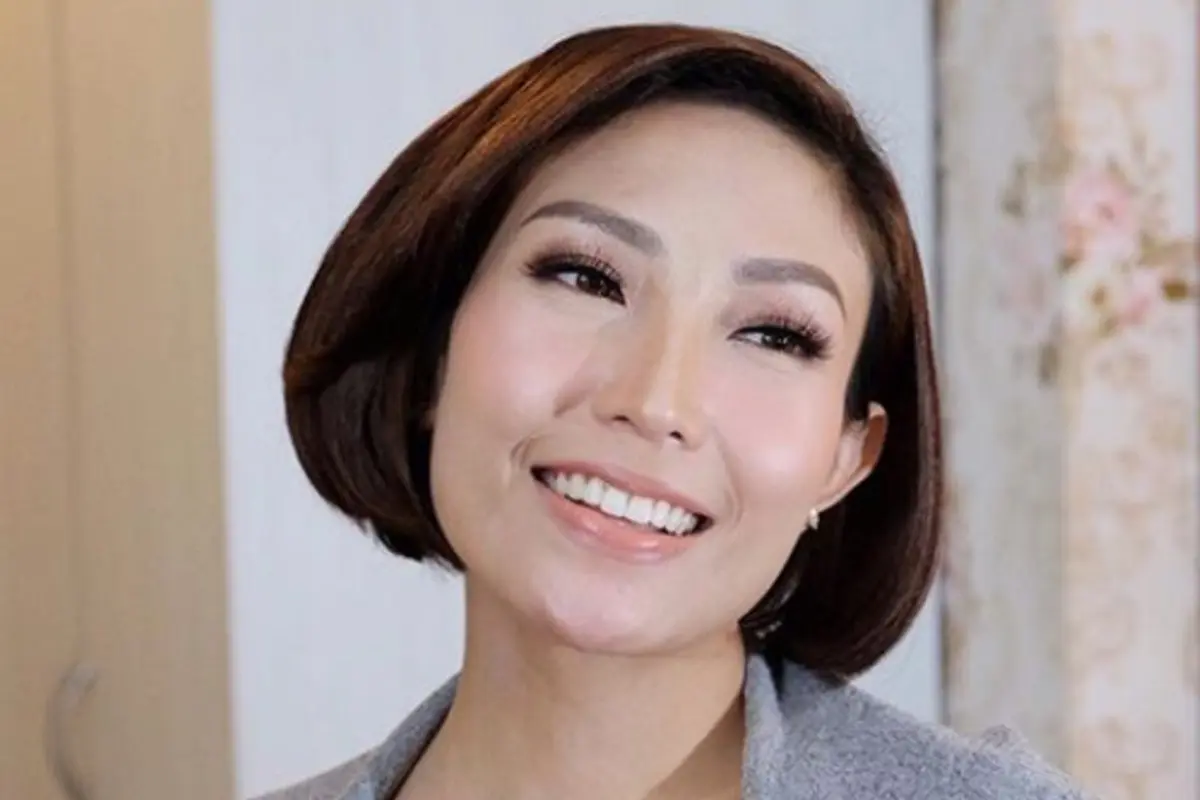 Kerap Tampil Kocak, Ternyata Makeup Look Ayu Dewi Super Flawless