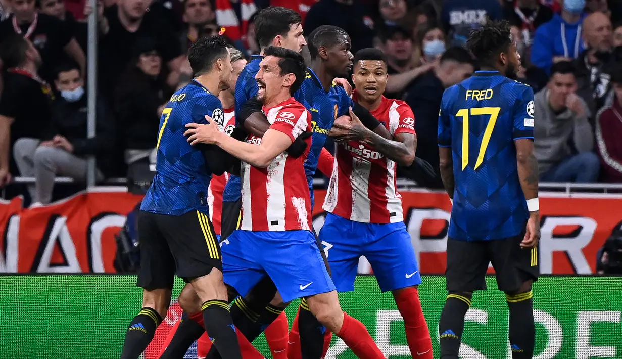 Sepanjang laga ia terus ditempel ketat oleh bek Atletico Madrid asal Montenegro, Stefan Savic. (AFP/Oscar Del Pozo)