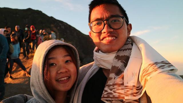 Wisuda Bareng, Ini 6 Momen Manis Kaesang dan Kekasih