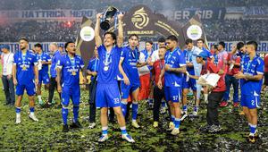 Thom Haye turut membawa Persib Bandung meraih gelar juara BRI Super League musim ini, Sabtu, (24/05/2026) malam WIB. Persib sukses menutup musim dengan bercokol di puncak klasemen akhir liga dan mendulang 79 poin, hanya unggul selisih gol atas Borneo FC di tempat kedua. (Bola.com/Bagaskara Lazuardi)