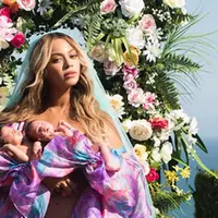 Sekitar satu bulan lalu Beyonce dan Jay Z baru saja dikaruniai anak kembar di kehidupannya. Pasca lahir, bayi tersebut tak langsung dipublikasikan wajahnya. Tentu saja hal ini membuat banyak pihak penasaran. (Instagram/Beyonce)