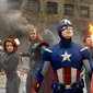 Iron Man, Captain America, Thor, Hulk, Black Widow, dan Hawkeye dalam The Avengers.