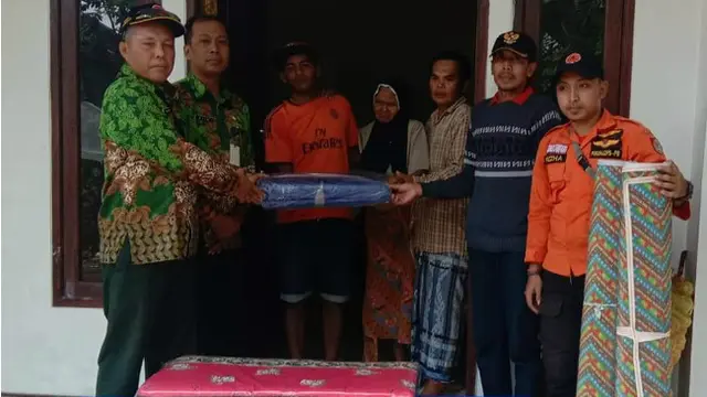 Detik-Detik Nenek Asal Jember Selamat dari Runtuhan Rumah
