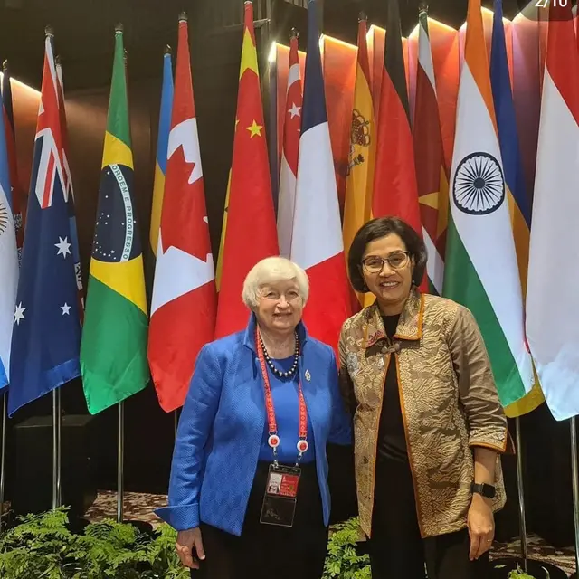 Menteri Keuangan Sri Mulyani Indrawati bersama US Treasury Secretary (Menkeu Amerika Serikat) Janet Yellen dirinya mengobrol mengenai perkembangan ekonomi dunia. (Instagram @smindrawati)
