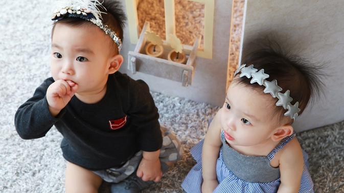 Bayi  Kembar Lucu  Laki  Perempuan Korea  Gambar Ngetrend 