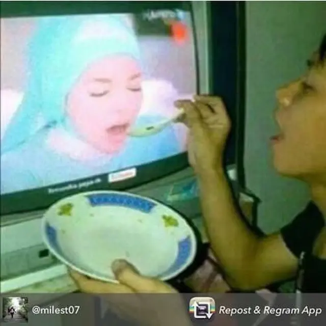 6 Kelakuan Bapak-Bapak saat Nonton Sinetron Ini Bikin Tepuk Jidat