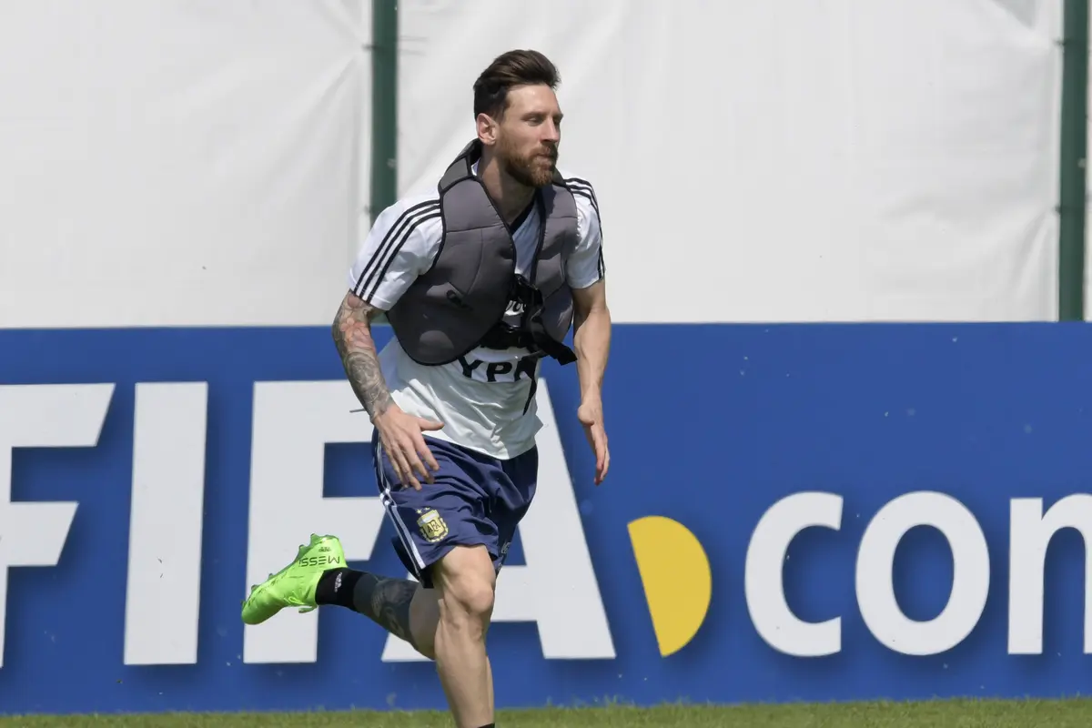 FOTO: Argentina di Ujung Tanduk, Lionel Messi Tetap Rileks