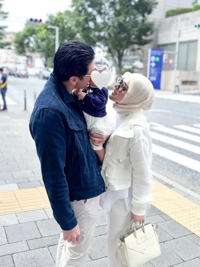 Syahrini saat Idul Adha di Jepang. [@princessyahrini]