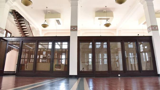 Tempat Kerja Teller Bank ala Hindia Belanda di Museum De Javasche Bank (Sumber: Instagram/surabayasparkling)