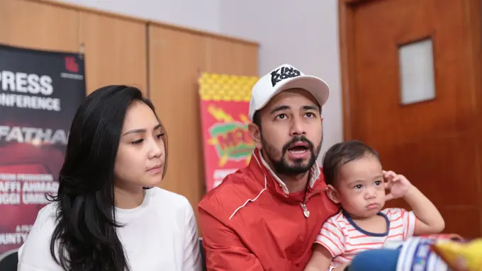 [Bintang] Raffi Ahmad, Nagita Slavina dan Rafathar