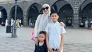 <p>Menariknya, ini merupakan kali pertama bagi Rayyanza menunaikan umrah, sementara rafathar sudah pernah beberapa kali. (Foto: raffinagita1717)</p>