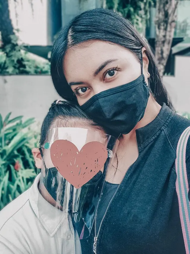 6 Potret Denada Setia Temani Sang Putri Lawan Leukimia Hingga Sembuh, Selalu Semangat