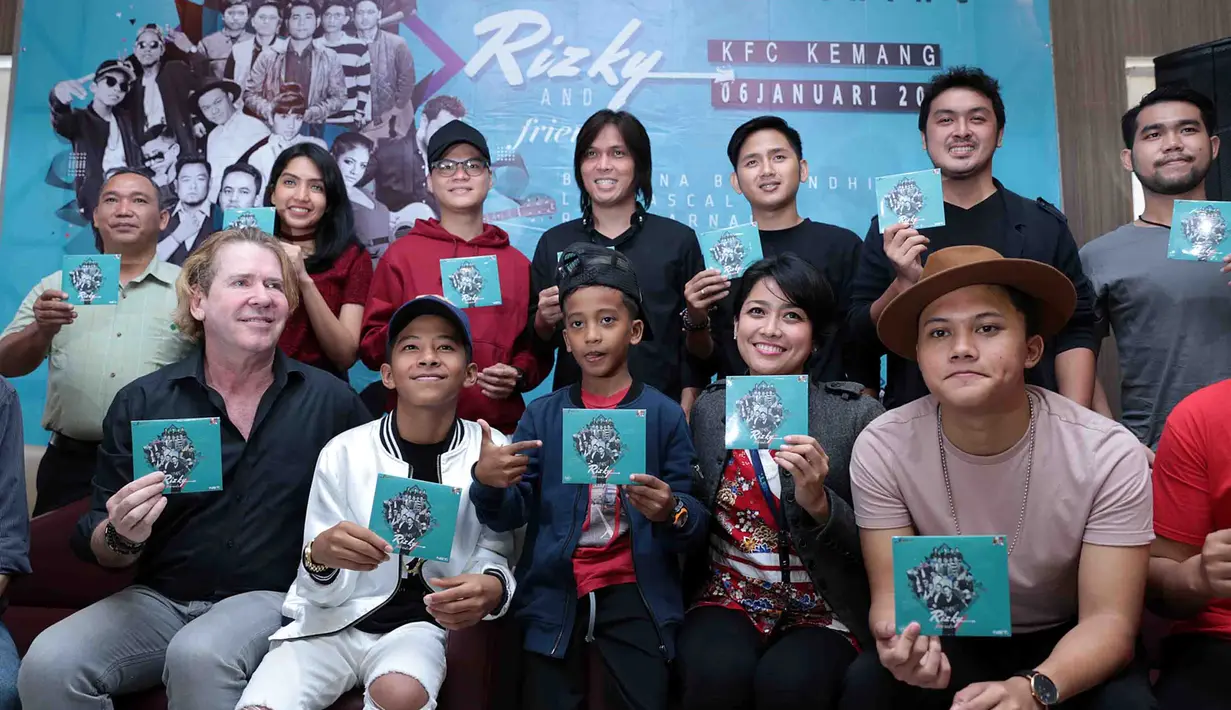 Musisi-musisi yang terlibat di album Rizky and Friends antara lain Yeshua, Barsena Bertandhi, Rick Karnadi, Olivia, Brother in D'Soul (BID), Kanda Brothers, Freddy, Sara, dan Lil Rascal. (Deki Prayoga/Bintang.com)
