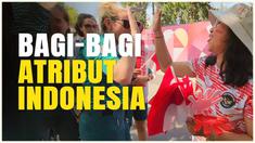 Berita video diaspora Indonesia yang berada di Prancis, bagi-bagi atribut bernuansa Indonesia di Olimpiade Paris 2024. Warga asing pun ikut senang.