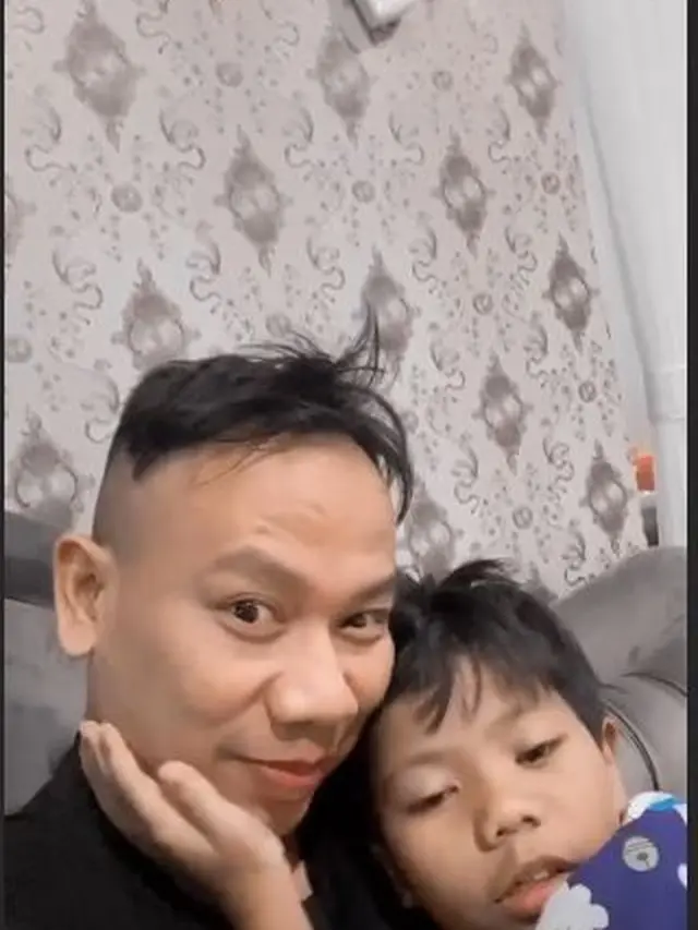 Resmi Bebas, Ini 6 Momen Haru Vicky Prasetyo Bertemu Keluarga
