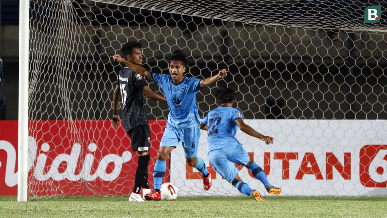 FOTO: Madura United Geser PS Sleman usai Bermain Imbang 1-1 dengan Persela Lamongan - Akbar