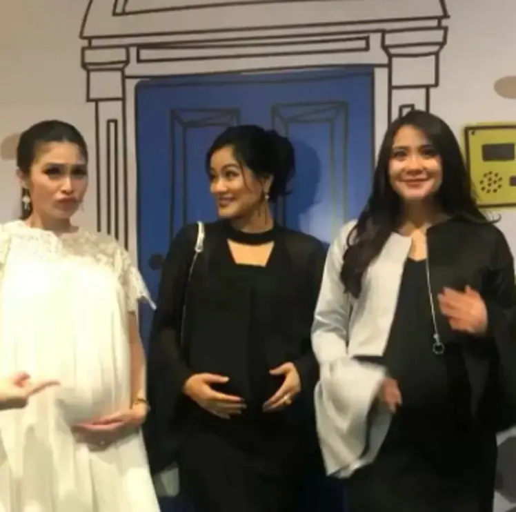 Titi Kamal, Sandra Dewi dan Ryana Dea. (Instagram/titi_kamall)