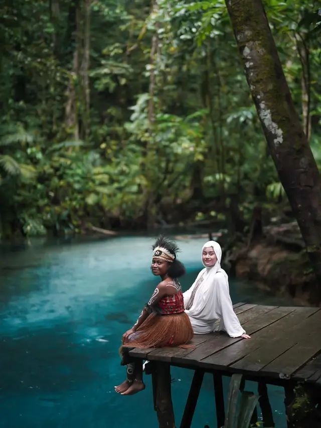 Tampil Mesra, Ini 7 Momen Liburan Dinda Hauw di Kali Biru Raja Ampat