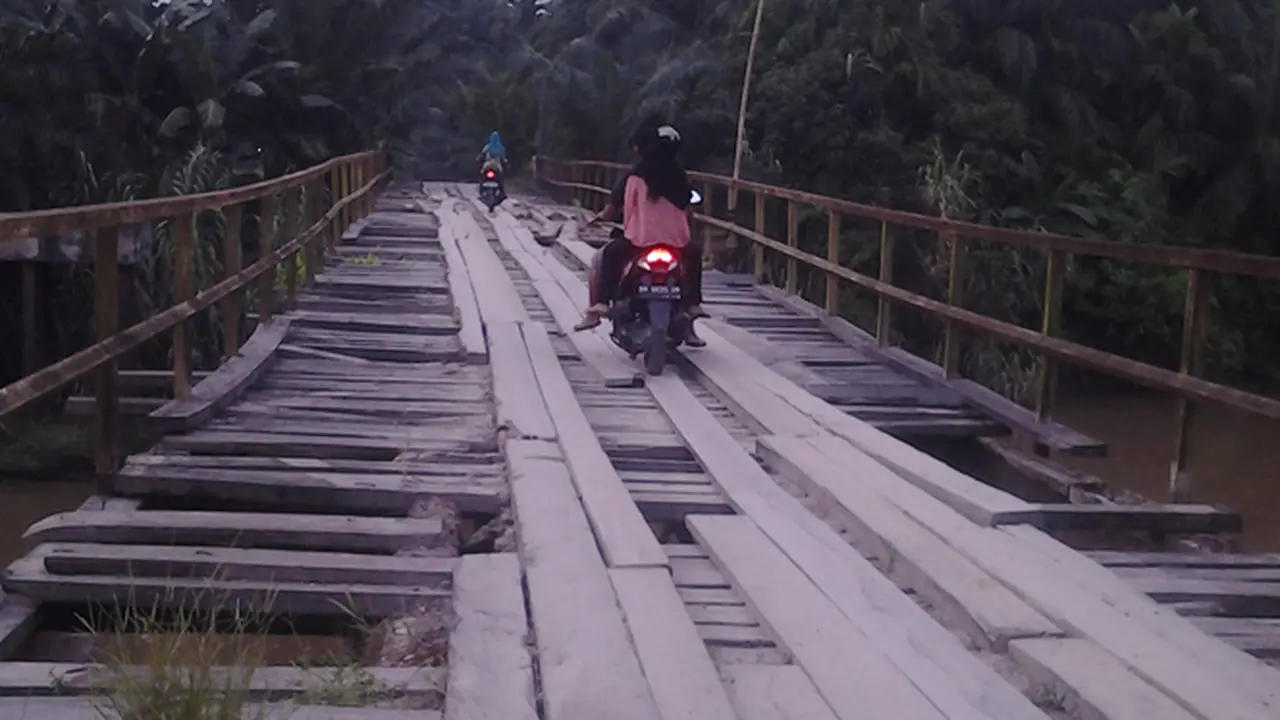 Seram, Jembatan Maut Penghubung Dua Desa di Riau