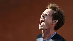 Ekspresi Andi Murray saat bertanding melawan David Ferrer diperempat final  turnamen tenis grandslam Prancis Terbuka 2015.(Reuters/Pascal Rossignol)