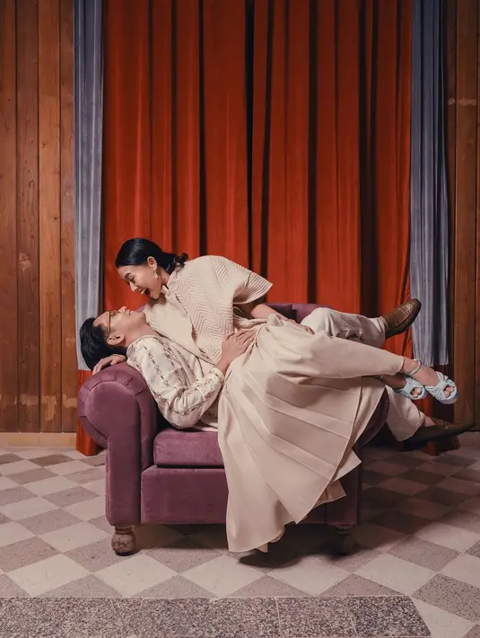 Dengan busana dan gaya rambut yang seru, tentu menghadirkan tema unik dan ceria untuk ditampilkan. [Foto: Instagram/ Brandon Salim]