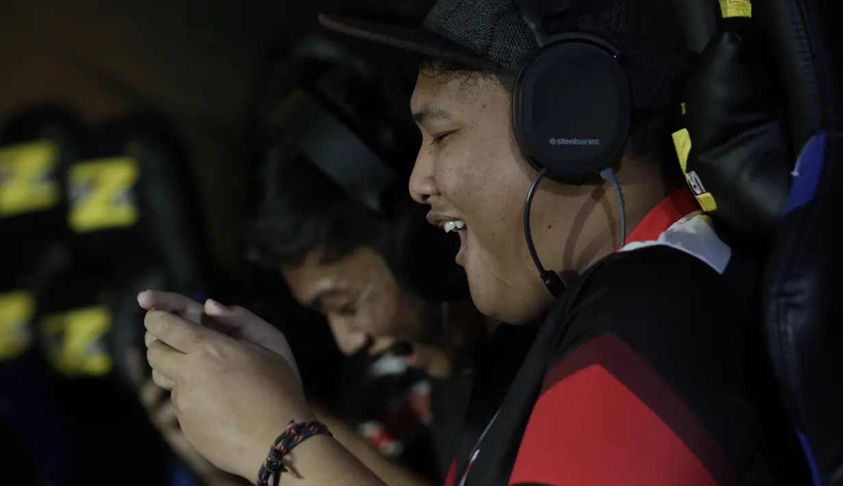 Tim Arena of Valor (AOV), GGWP,  saat melawan SES pada laga The Battle of Youniverse di KLY Lounge, Jakarta, Jumat (7/12). GGWP berhasil mengalahkan SES. (Bola.com/Vitalis Yogi Trisna)