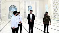 Presiden Jokowi meresmikan Masjid At-Thohir di Tapos Kota Depok, Provinsi Jawa Barat, pada Rabu, (9/3/2022).