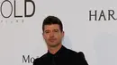 Robin Thicke adalah putra dari Alan Thicke yang terkenal saat bermain di serial ‘Growing Pains’. Sementara sang ibu, Gloria Loring, adalah mantan aktris, sepertinya dompet Robin tak pernah kosong sejak kecil. (AFP/Bintang.com) Sumber: popcrush.com