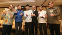 Penghargaan yang sama juga diraih Wali Kota Bandung Ridwan Kamil dan Wali Kota Bogor Bima Arya Sugiarto. (dok. Pemkot Makassar)