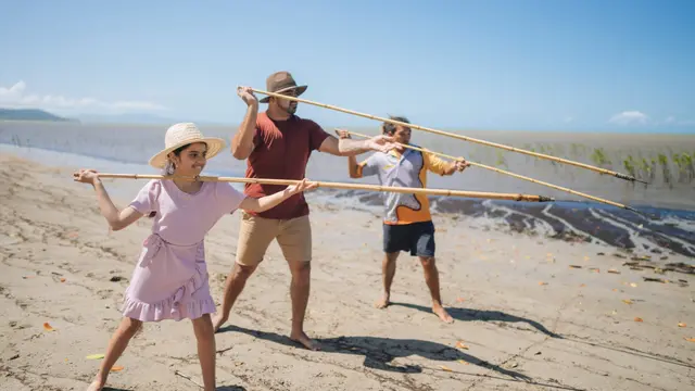 Pengalaman wisata yang ditawarkan oleh Discover Aboriginal Experiences tidak hanya penting untuk wisatawan, tetapi juga untuk pelestarian budaya Aborigin itu sendiri.