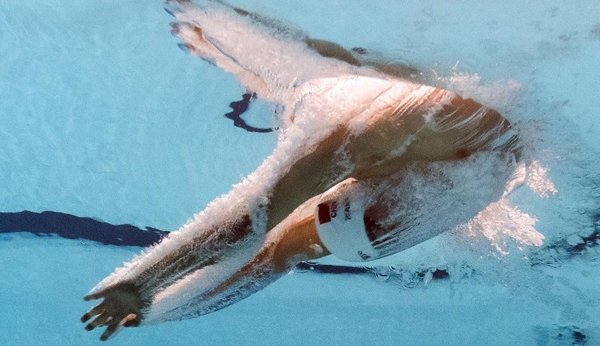 Perenang Tiongkok, Wang Shun, berlomba di nomor 200m gaya ganti putra renang Kejuaraan Dunia Akuatik 2015 di Kazan, Rusia. (5/8/2015). (AFP Photo/Francois Xavier Marit)